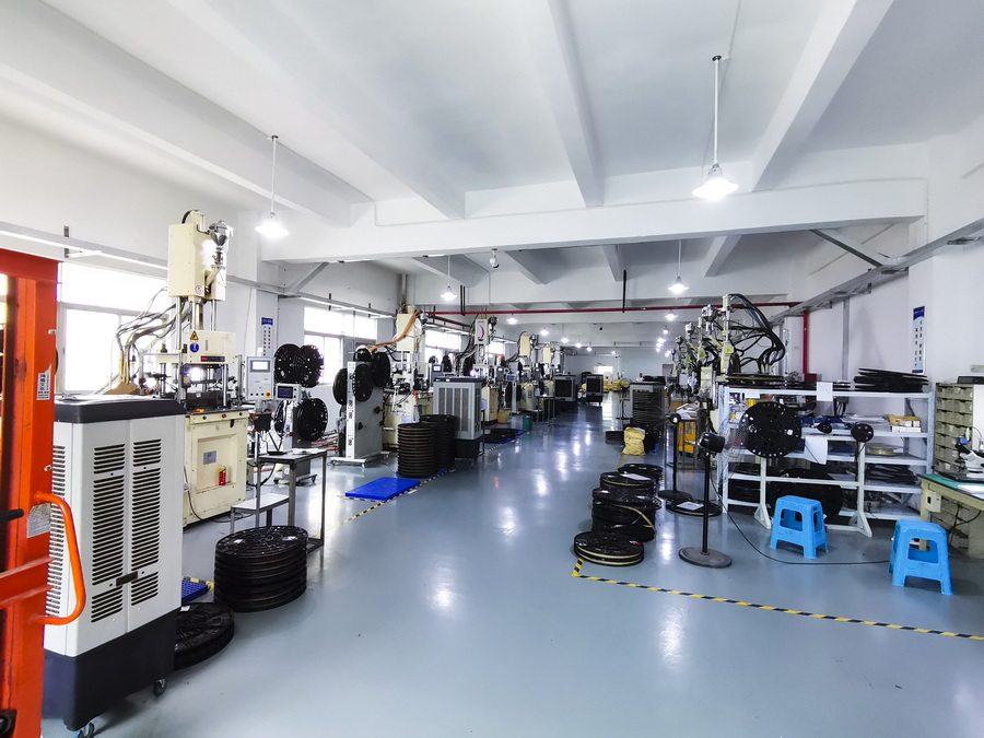 步步精注塑車間