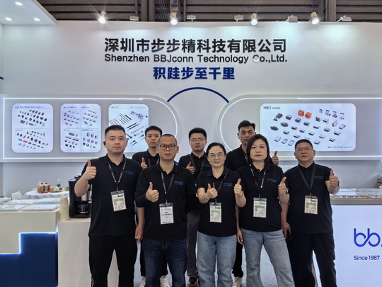 展會業(yè)務接待團隊_調(diào)整大小